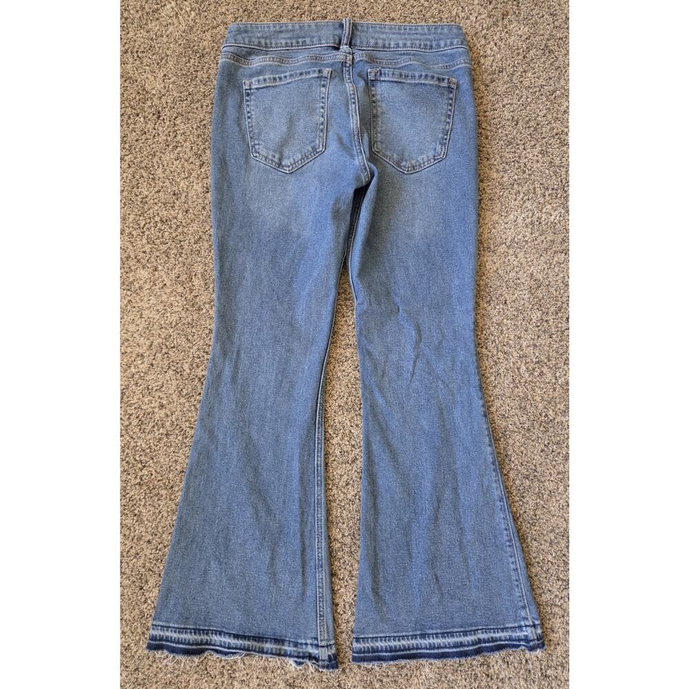 Hollister Ultra Low-Rise Flare Jeans w/ Frayed Hems Women/Junior 10R / W30 - Picture 2 of 5